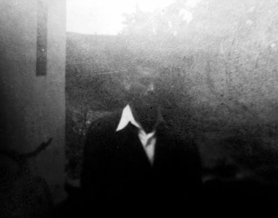 José Manuel Montorio, junto a la Masía del Alemán, Alberique, 1950 (AIMV)