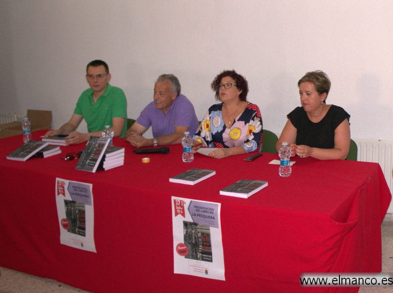 Mesa de presentación del libro en La Pesquera